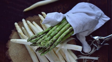 SZPARAGI – WARZYWA NA WAGĘ ZŁOTA