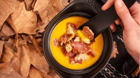 ZUPA Z DYNI POTIMARRON Z BOCZKIEM LUB KASZTANAMI