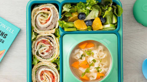 Omiebox lunchbox z termosem roladki z rostbefem
