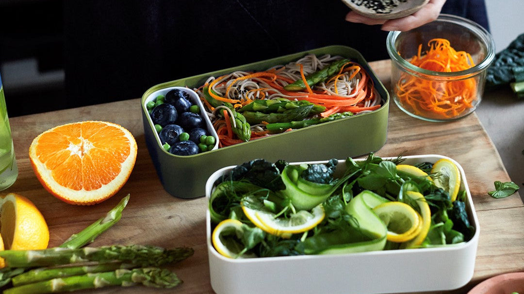 Lunch w pracy - zamawiać czy zabierać z domu? Sprawdź ile oszczędzisz