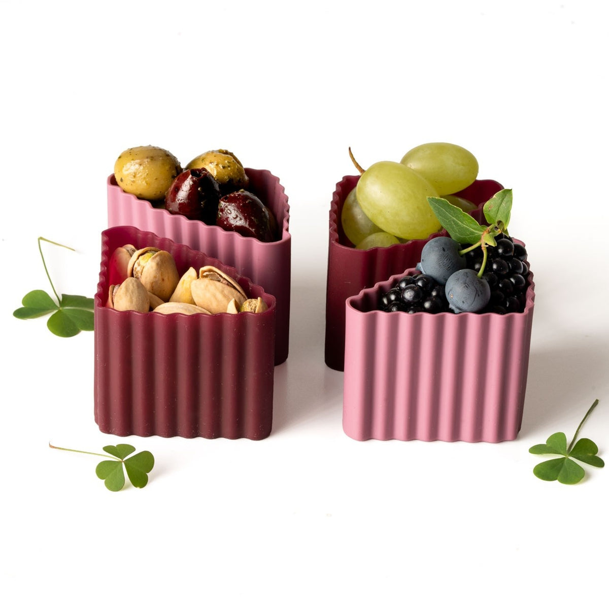 Trójkątne śliwkowe foremki silikonowe do bento Lekkabox Bento Triangle 4 sztuki