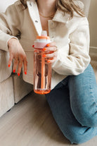 Bidon ze słomką Kambukka Lagoon 750 ml Mango Tango– tritan, słomka do ostatniej kropli, schowany ustnik, lekka, szczelna, bez BPA, idealna na rower i siłownię, kolor: brzoskwiniowy