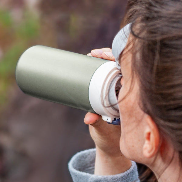 Kubek termiczny Monbento Pop Natural Green – idealny do szkoły, pracy i na trening. Lekki, szczelny, bez BPA, z izolacją próżniową do 12 godzin, kolor: zielony