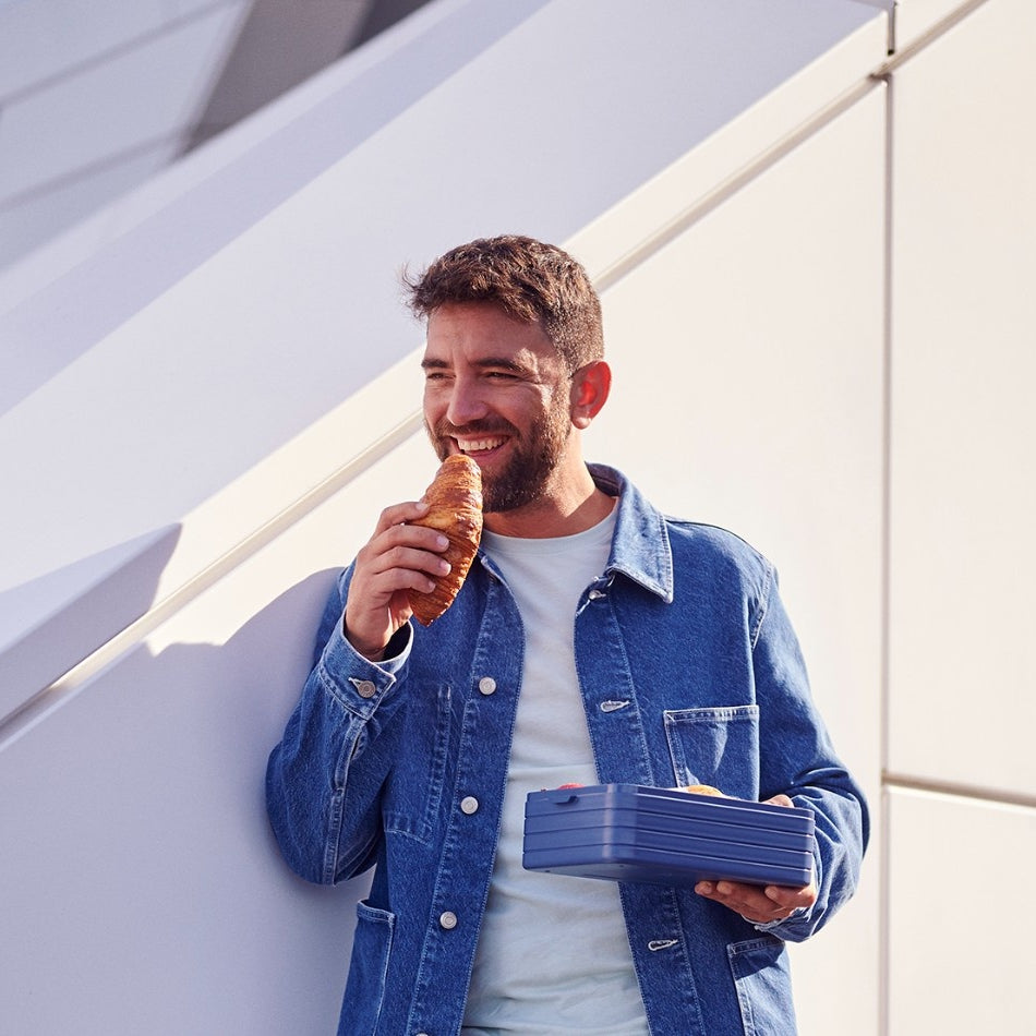 Bento box Take a Break Midi Mepal - czerwony lunch box, na drugie śniadanie, z widelcem i przegródkami, wyprodukowano w Holandii