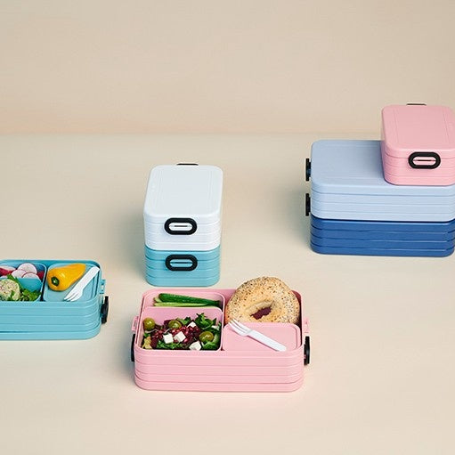 Bento box Take a Break Midi Mepal - niebieski lunch box, na drugie śniadanie, z widelcem i przegródkami, wyprodukowano w Holandii