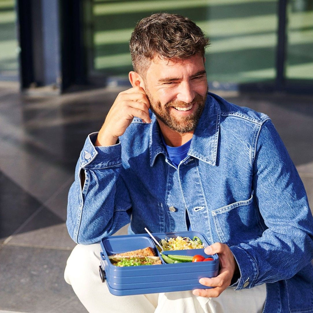 Bento box Take a Break Midi Mepal - zielony lunch box, na drugie śniadanie, z widelcem i przegródkami, wyprodukowano w Holandii