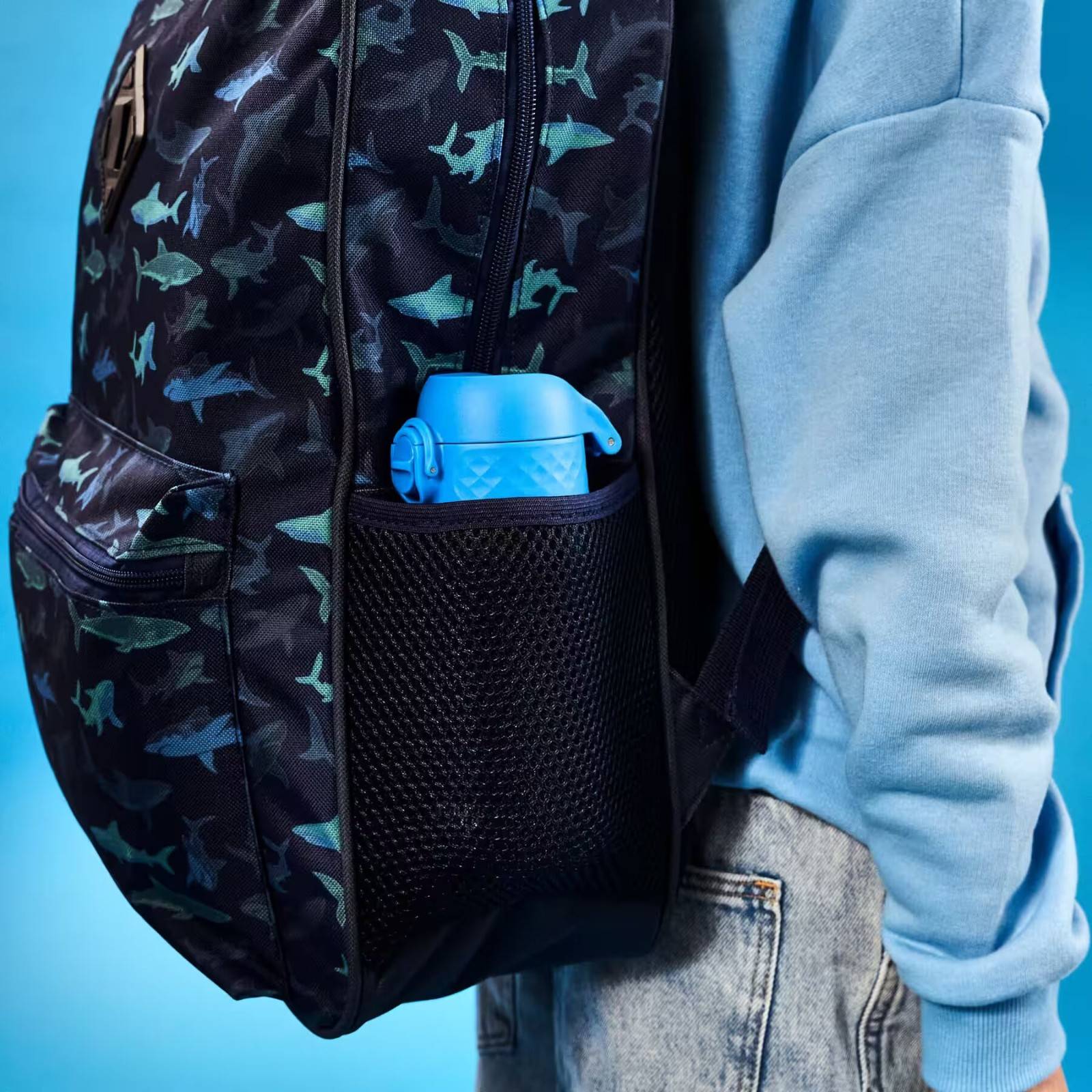 Bidon dla dzieci Ion8 Pod Blue 350 ml – szczelny, lekki i otwierany na klik. Kolor: niebieski