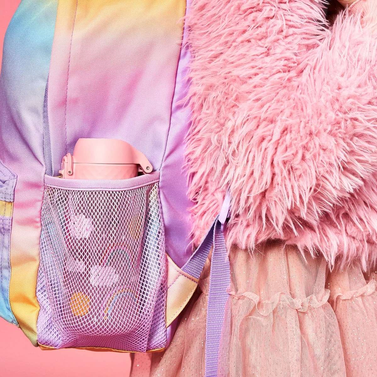 Bidon dla dzieci Ion8 Pod Rainbows 350 ml z tęczami – szczelny, lekki i otwierany na klik. Kolor: różowy