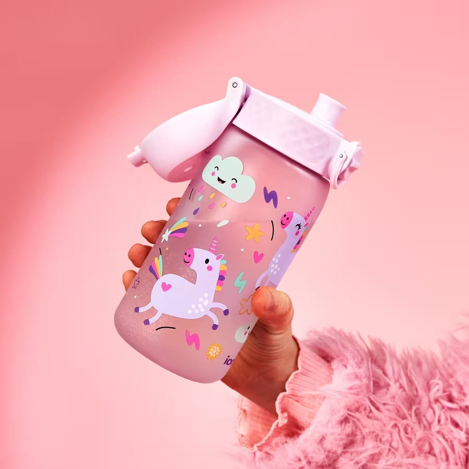 Bidon dla dziecka 350 ml Ion8 różowy z jednorożcem – szczelna butelka na wodę bez BPA do szkoły i na spacer. Kolor: różowy