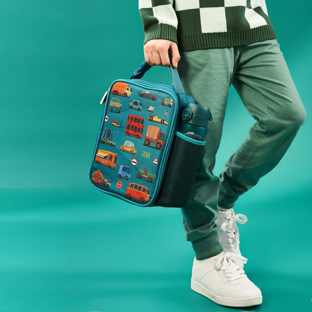 Bidon dla dzieci 500 ml Ion8 Automobile – lekki, nietoksyczny, z ustnikiem i klapką, idealny do plecaka i samochodu