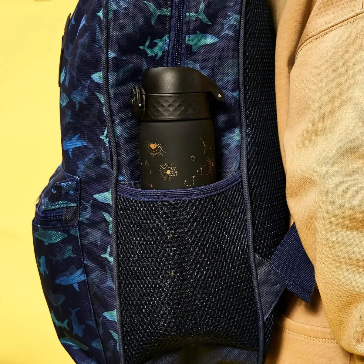 Bidon dla dzieci 500 ml Ion8 Celestial Universe – lekki, nietoksyczny, z ustnikiem i klapką, idealny do plecaka i samochodu