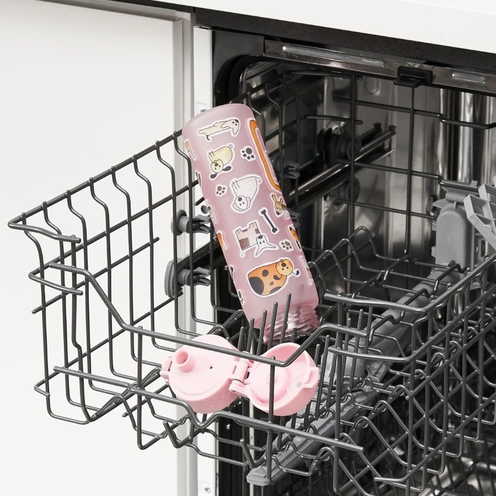 Bidon dla dzieci 500 ml Ion8 Dogs – lekki, nietoksyczny, z ustnikiem i klapką, idealny do plecaka i samochodu, wzór: pieski