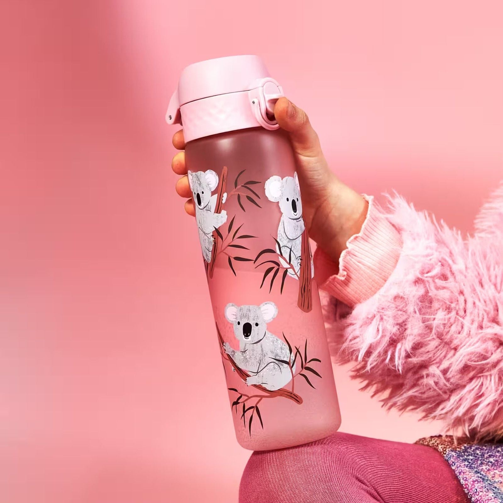 Bidon dla dzieci 500 ml Ion8 Koala – lekki, nietoksyczny, z ustnikiem i klapką, idealny do plecaka i samochodu