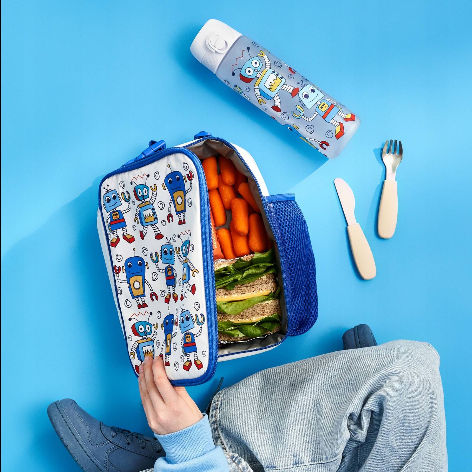 Bidon dla dzieci 500 ml Ion8 Robots– lekki, nietoksyczny, z ustnikiem i klapką, idealny do plecaka i samochodu