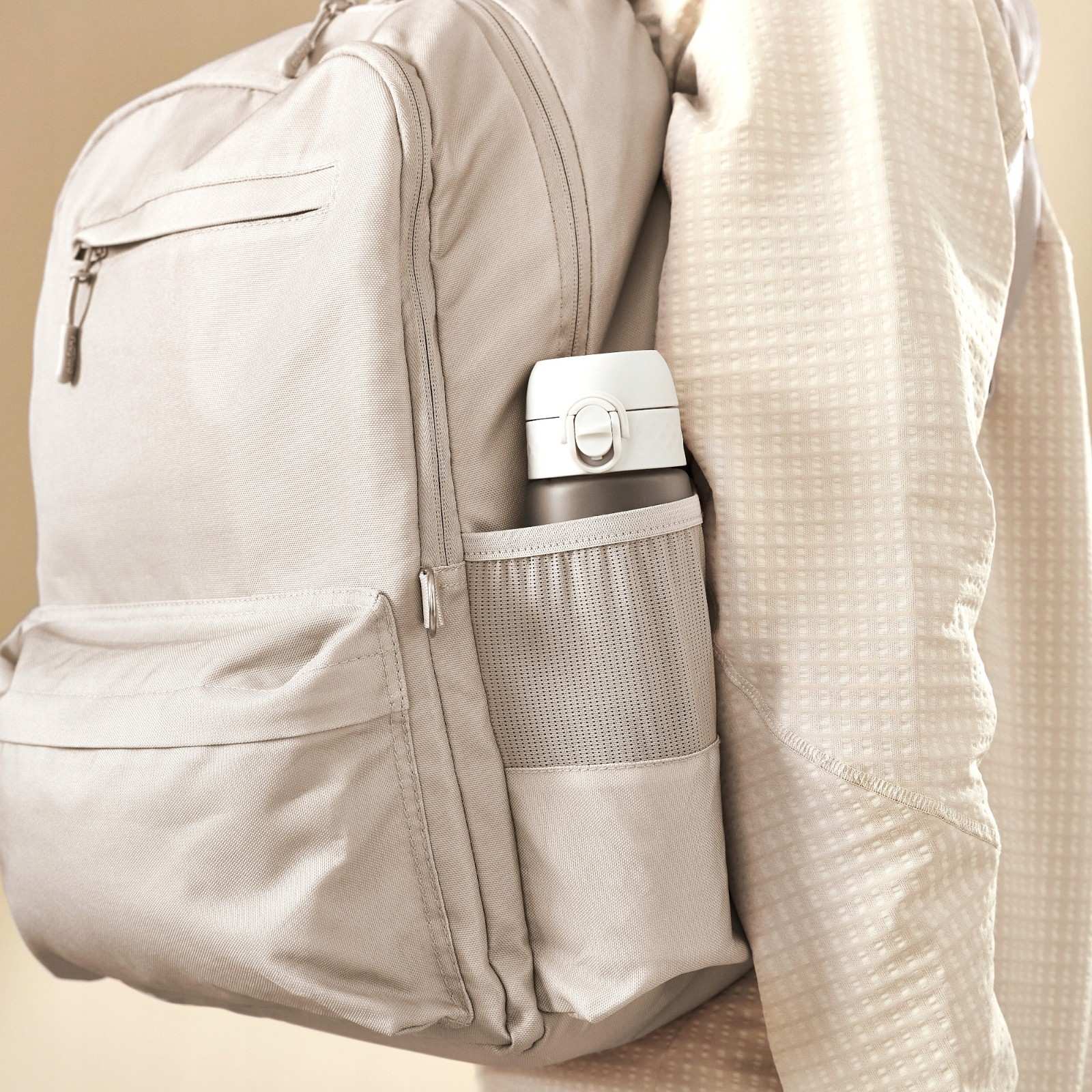 Bidon sportowy 500 ml Ion8 Desert – lekki, nietoksyczny, z ustnikiem i klapką, idealny do plecaka i samochodu