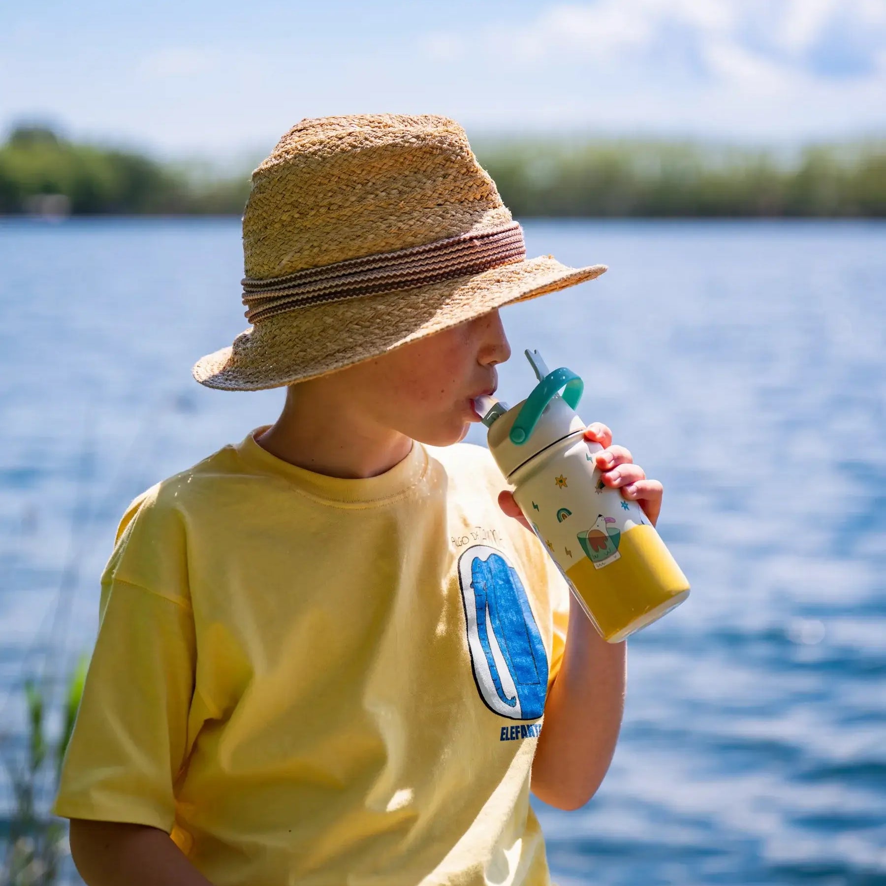 Bidon termiczny dla dzieci The Cotton Cloud – utrzymuje ciepło i zimno, z silikonową słomką i uchwytem, wzór: pieski