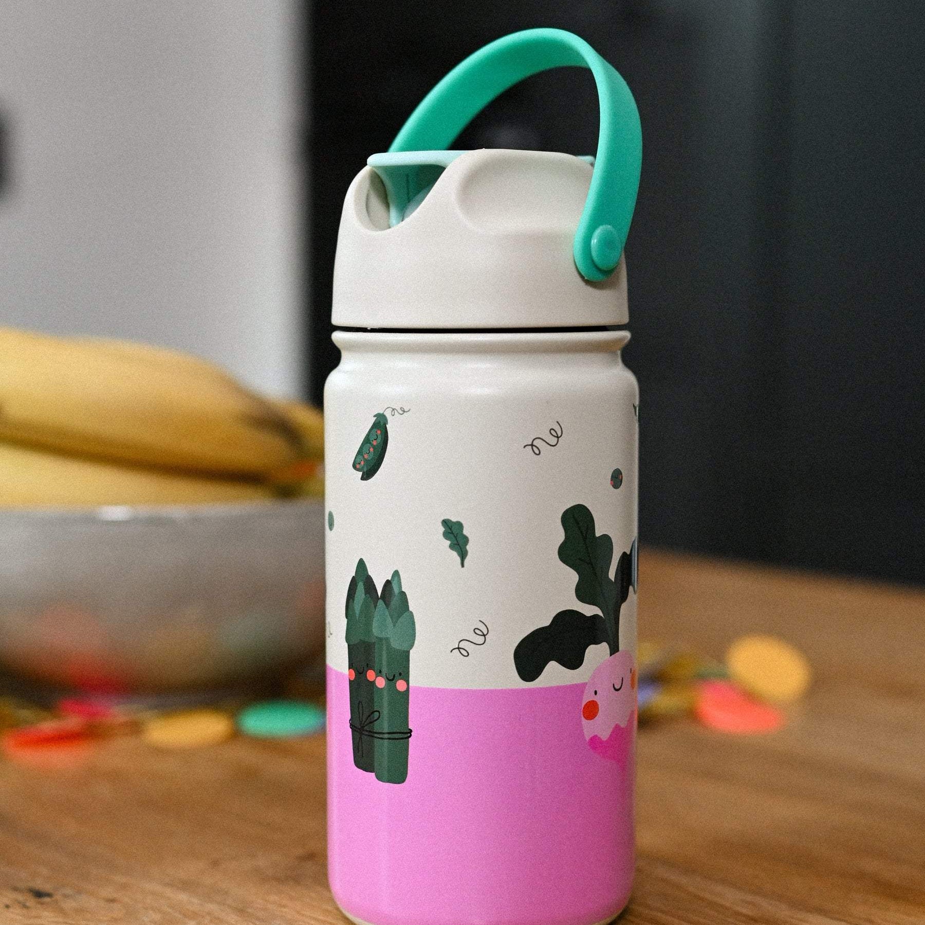 Bidon termiczny dla dzieci The Cotton Cloud – utrzymuje ciepło i zimno, z silikonową słomką i uchwytem, wzór: warzywa