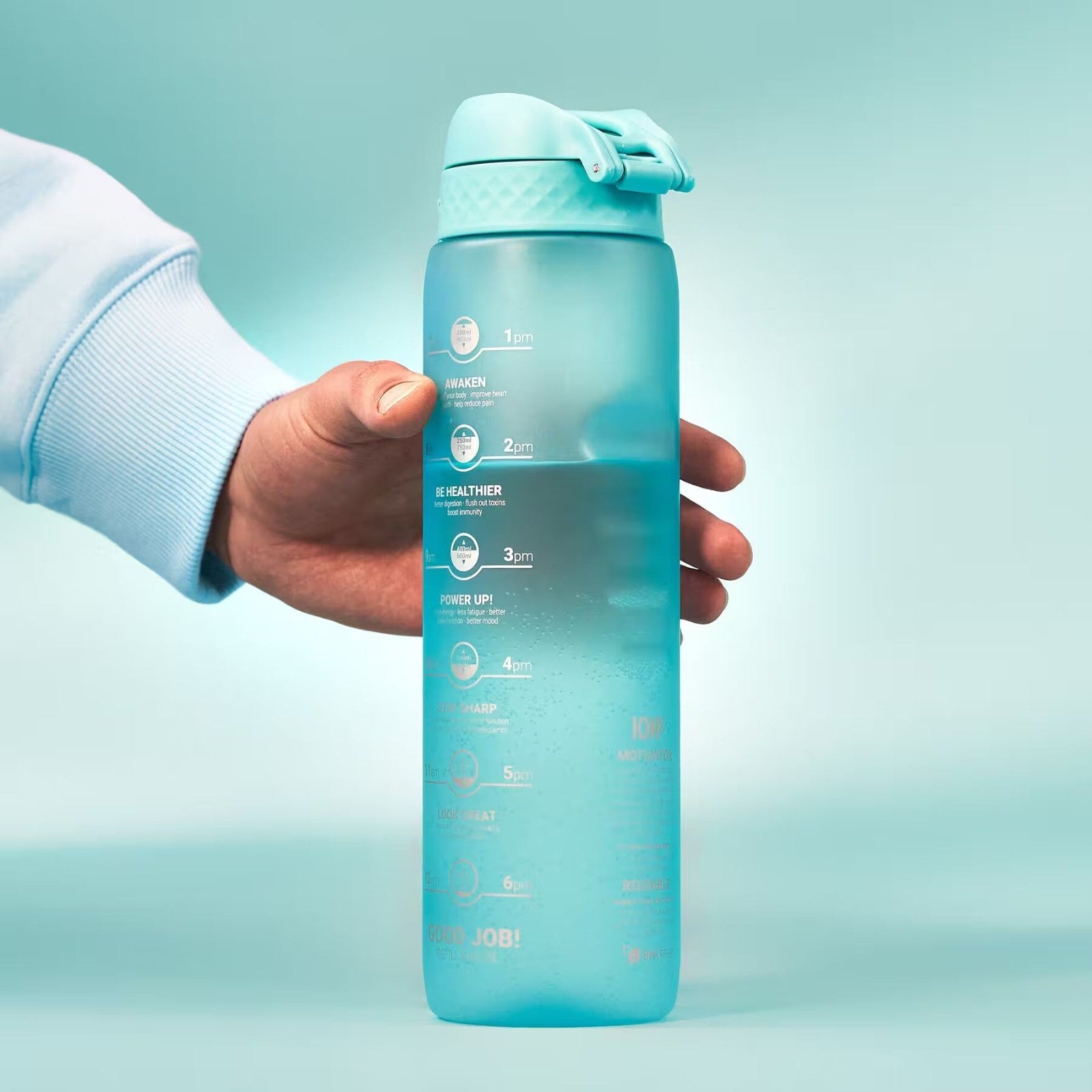 Bidon z miarką motywacyjną Ion8 Motivator Sonic Blue 1L – z miarką, otwierany jednym kliknięciem, szczelny i bez BPA. Kolor: niebieski