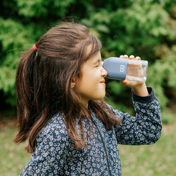 Monbento Positive S Blue – ultralekka butelka 350 ml z tritanu. Trwała, kompaktowa, bez BPA, idealna do torby czy plecaka, kolor: niebieski