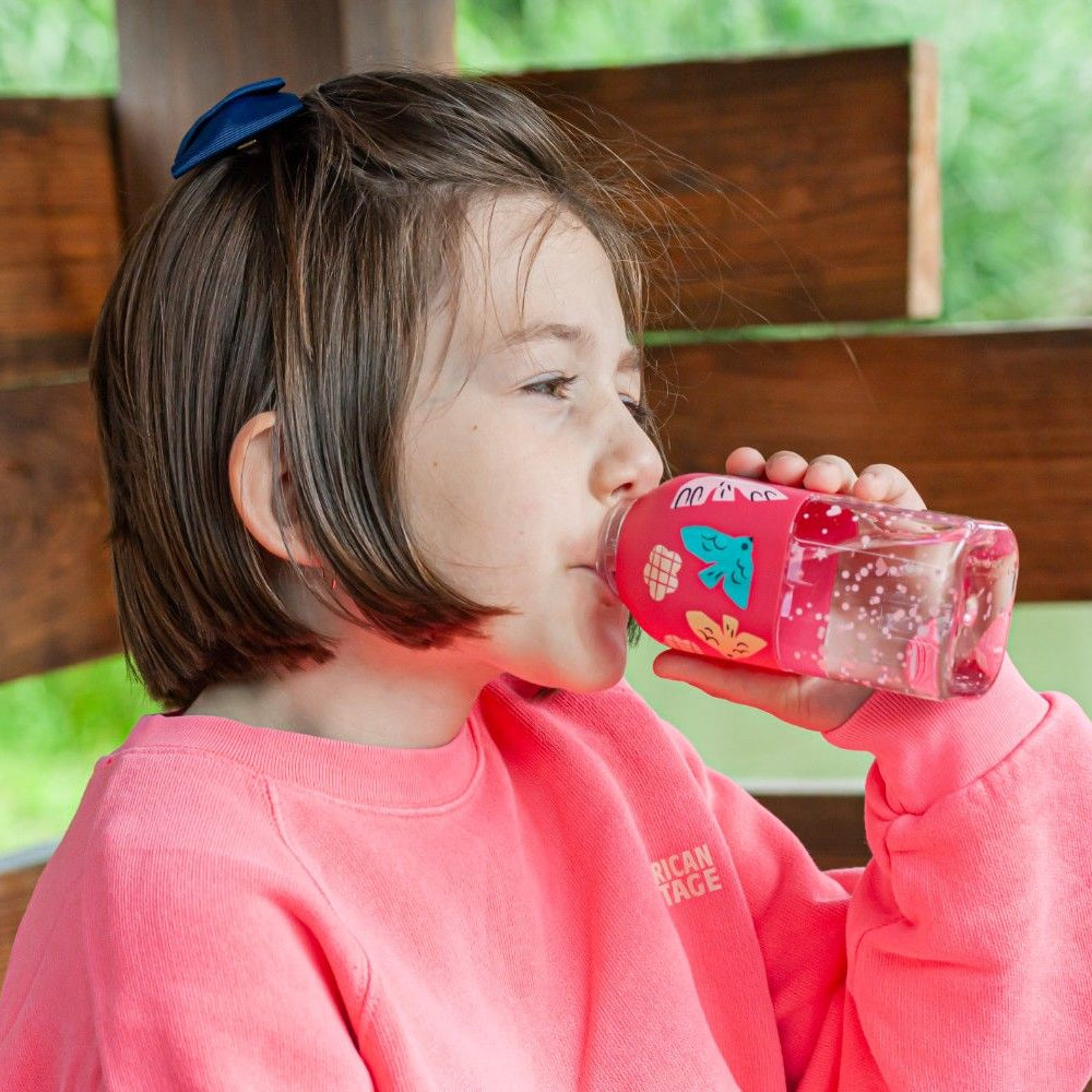 Różowy kwadratowy bidon dla dzieci Monbento Positive S 330 ml Pink Birds