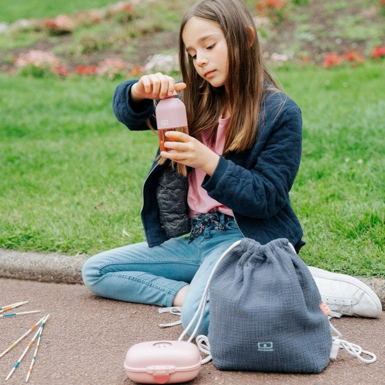Monbento Positive S Pink – lekka butelka dla dzieci do szkoły i przedszkola