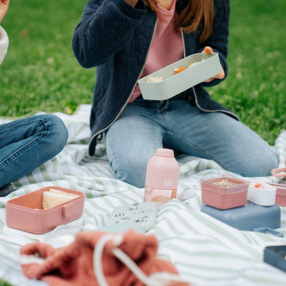Monbento Positive S Pink 0,33l – trwała butelka z Tritanu odporna na stłuczenia