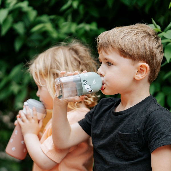 Monbento Positive S Racoon – ultralekka butelka 350 ml z tritanu. Trwała, kompaktowa, bez BPA, idealna do torby czy plecaka, wzór: szop