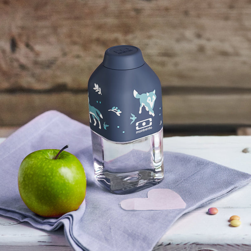 Monbento Positive S Wolf – ultralekka butelka 350 ml z tritanu. Trwała, kompaktowa, bez BPA, idealna do torby czy plecaka, wzór: wilk
