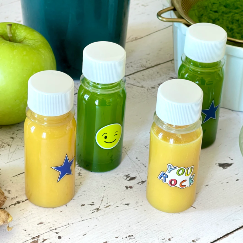 Mini buteleczki Yumbox – kompaktowe, szczelne, do napojów, idealne dla dzieci do szkoły, wzór: serce/buźka