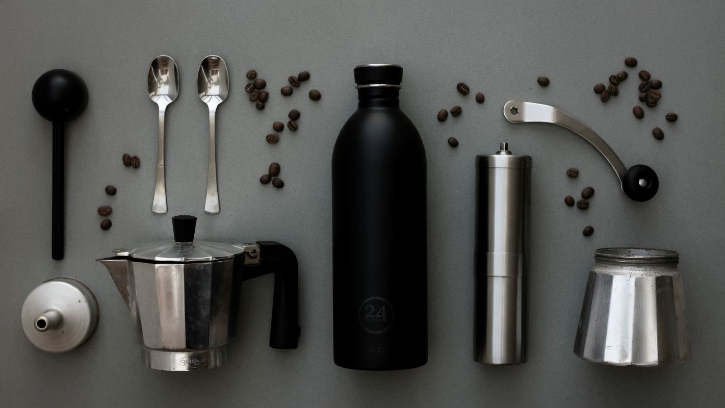 Urban Bottle Stone Tuxedo Black 1 l – lekka, szczelna butelka ze stali nierdzewnej, idealna na co dzień.