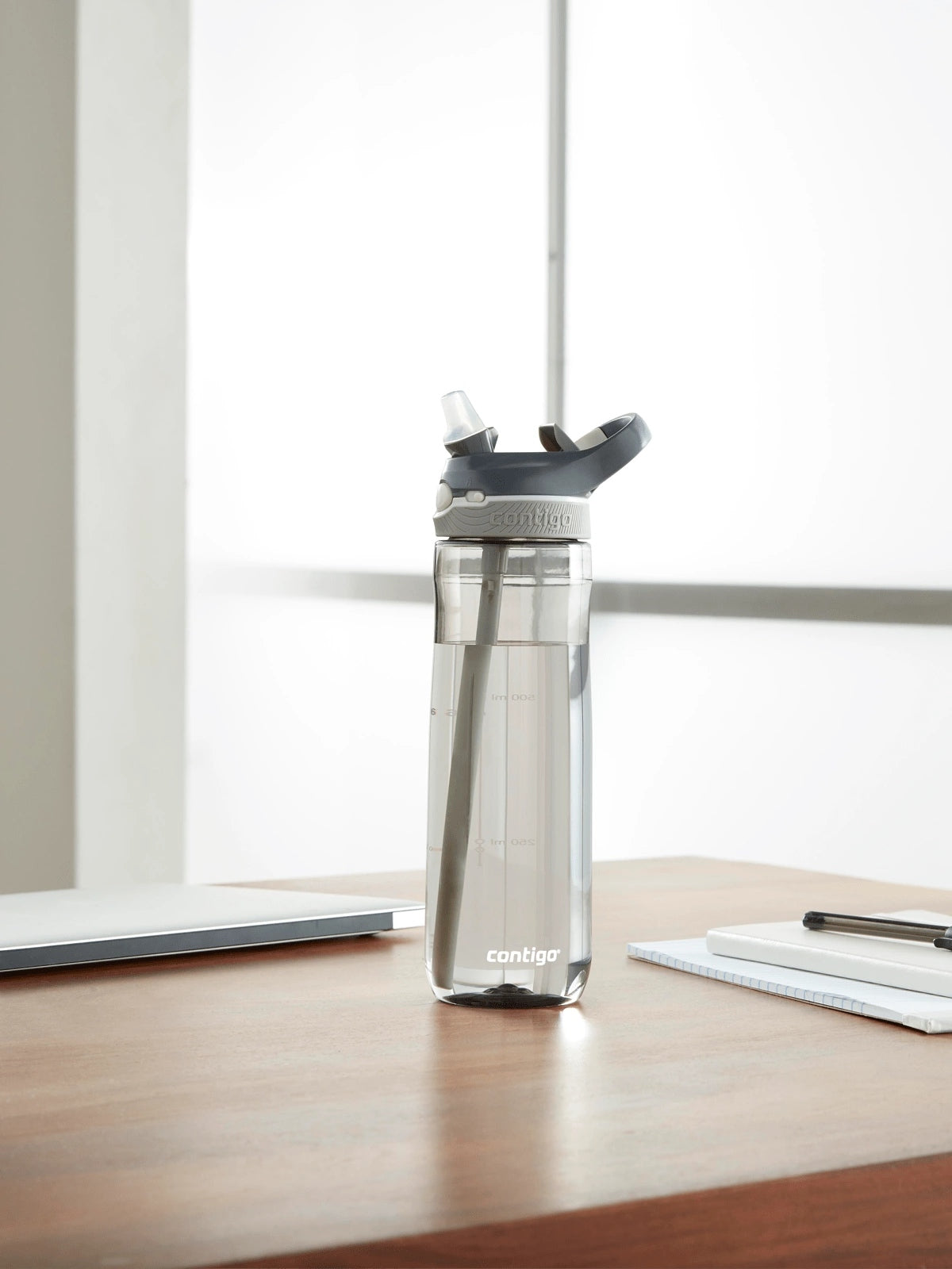 Contigo Ashland Smoke – butelka z recyklingu, ze słomką i ustnikiem AutoSpout®, szczelna i bezpieczna, kolor: szary
