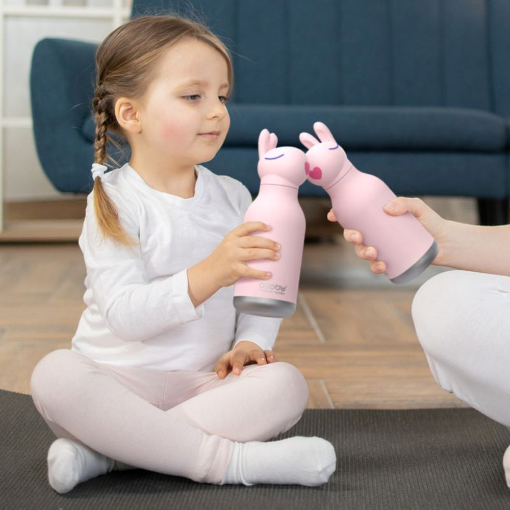 Asobu Bestie Bottle – różowa butelka termiczna 460 ml dla dzieci, uroczy wzór króliczka, słomka, stal nierdzewna, izolacja termiczna.