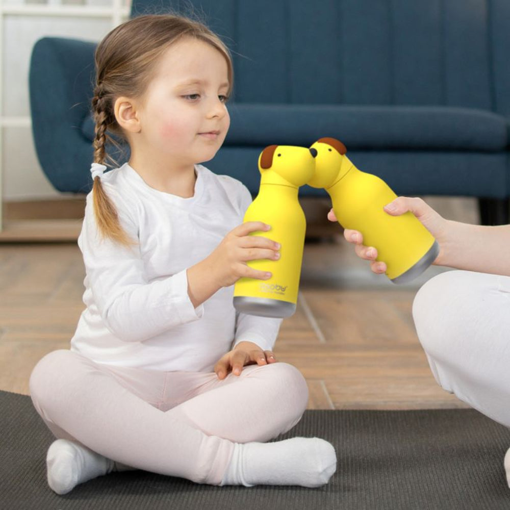 Asobu Bestie Bottle – żółta butelka termiczna 460 ml dla dzieci, uroczy wzór pieska, słomka, stal nierdzewna, izolacja termiczna.