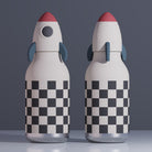 Asobu Bestie Bottle – czarno-biała butelka termiczna 460 ml dla dzieci, uroczy wzór rakiety, słomka, stal nierdzewna, izolacja termiczna.