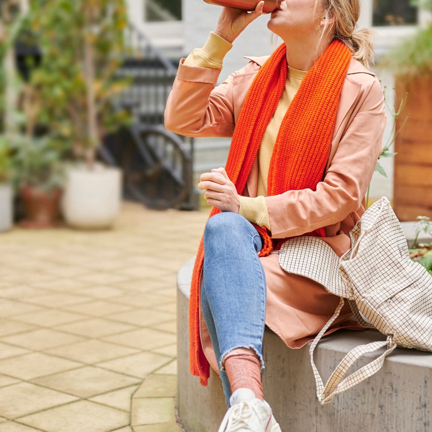 Butelka termiczna Mepal Ellipse 500 ml – szeroki wlew, szczelna, ergonomiczna, tytanowy kolor.