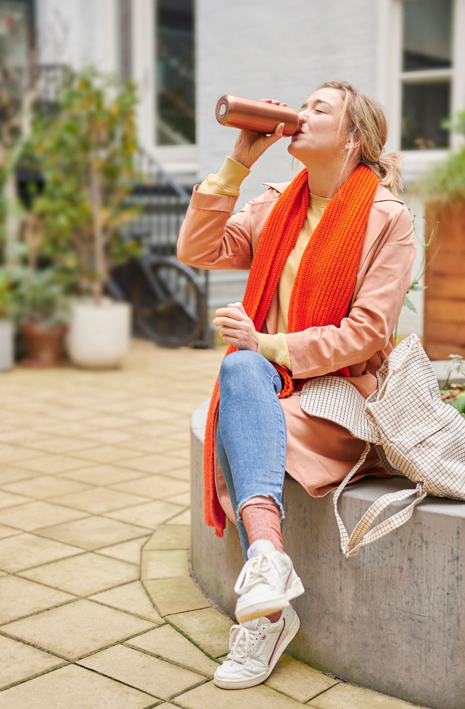 Butelka termiczna Mepal Ellipse 500 ml – szeroki wlew, szczelna, ergonomiczna, tytanowy kolor.