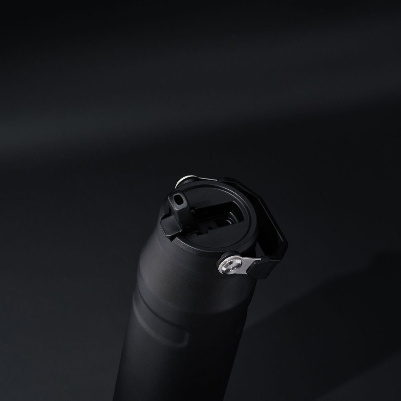 Stanley IceFlow™ Black – butelka na wodę ze stali nierdzewnej 18/8
