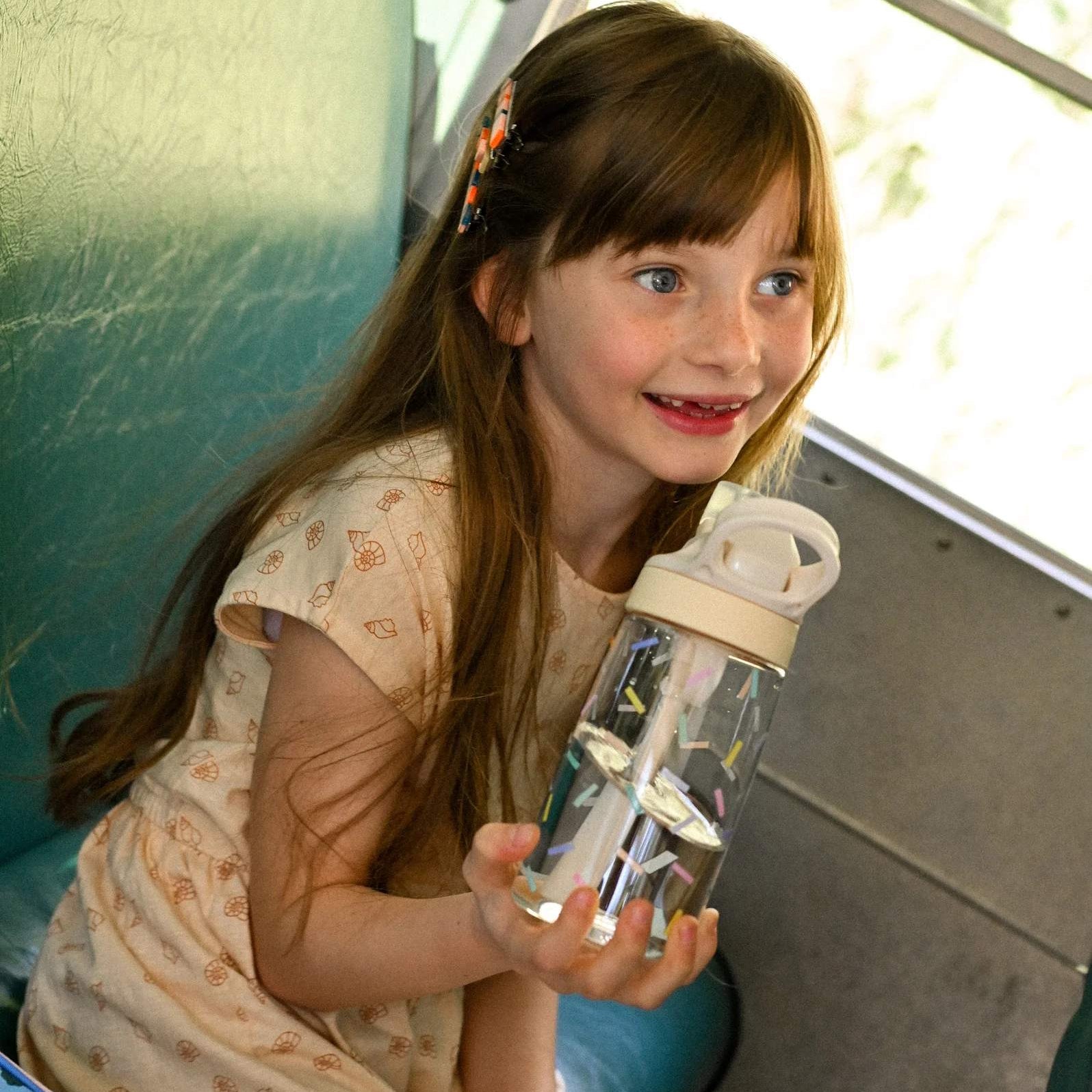 The Cotton Cloud Confetti 480 ml – bidon dla dzieci, odporny na upadki, lekki i wygodny w użyciu, wzór: konfetti