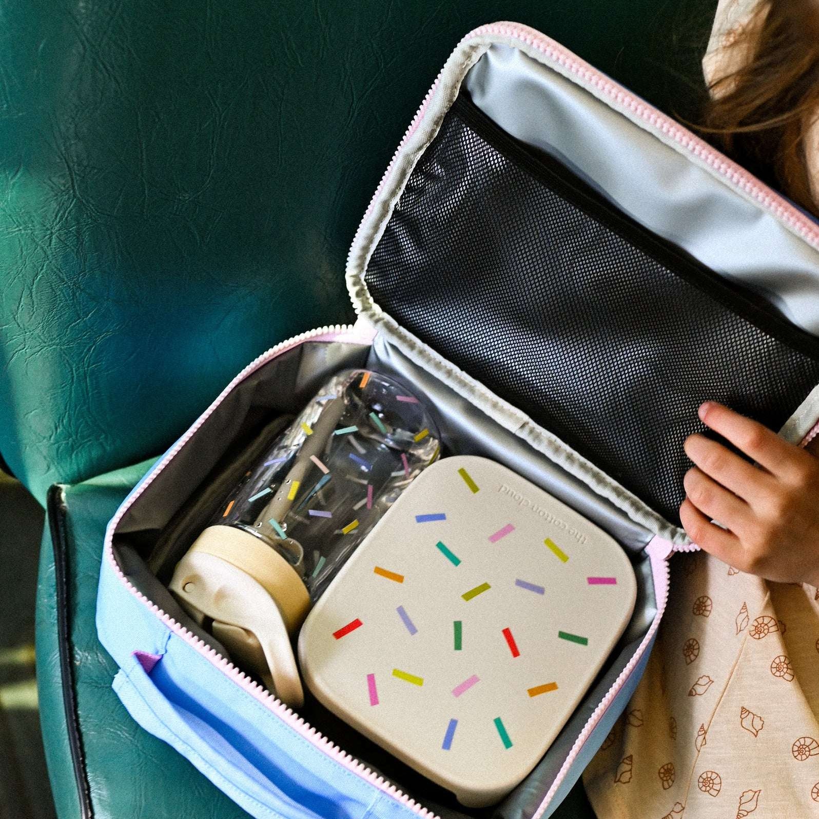 The Cotton Cloud Confetti 480 ml – bidon dla dzieci, odporny na upadki, lekki i wygodny w użyciu, wzór: konfetti