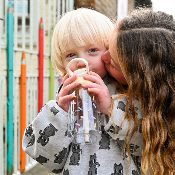 The Cotton Cloud Confetti 480 ml – bidon dla dzieci, odporny na upadki, lekki i wygodny w użyciu, wzór: konfetti