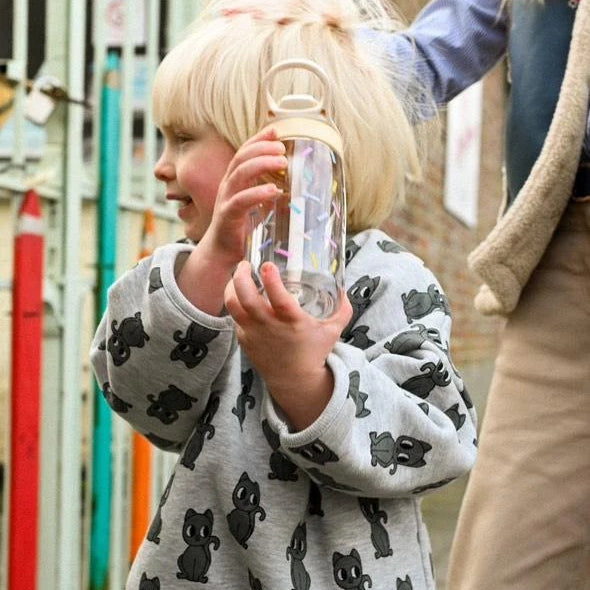 The Cotton Cloud Confetti 480 ml – bidon dla dzieci, odporny na upadki, lekki i wygodny w użyciu, wzór: konfetti