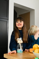 The Cotton Cloud Dancing Hearts 480 ml – bidon dla dzieci, odporny na upadki, lekki i wygodny w użyciu, wzór: serduszka