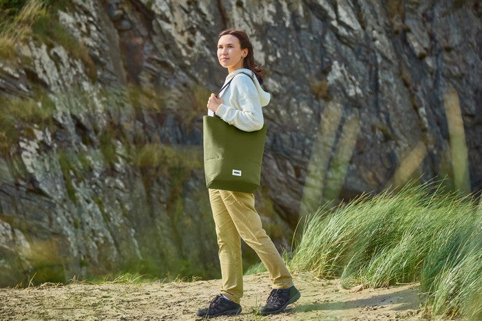 Black+Blum Insulated Tote Bag – zielona torba termiczna na lunch i przekąski, zapinana na zamek, pojemna i elegancka