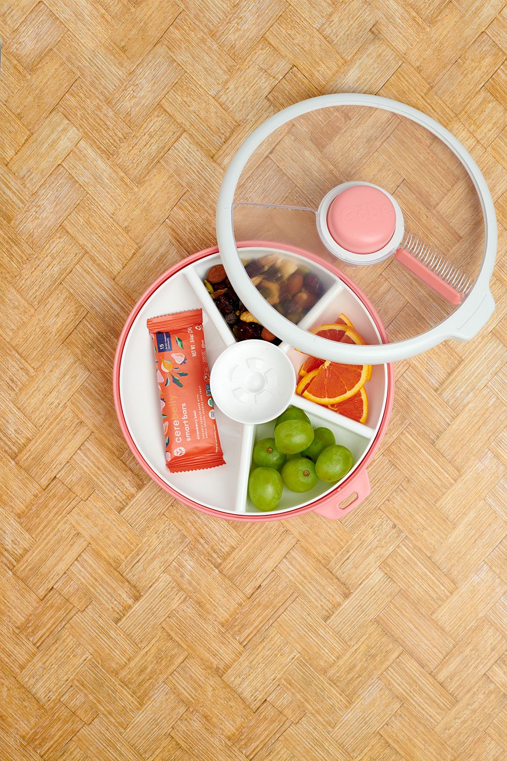 GoBe Large Snack Spinner – pojemnik na przekąski, interaktywny, szczelny i łatwy w obsłudze, kolor: coral pink