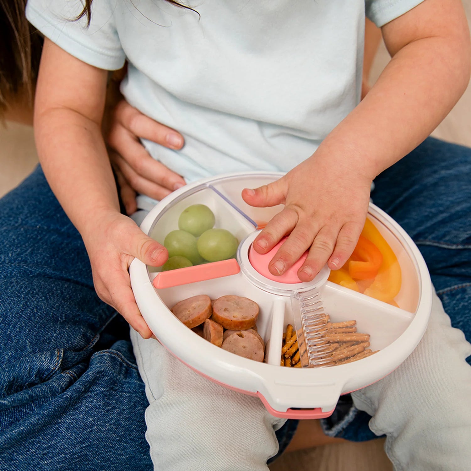 GoBe Large Snack Spinner – pojemnik na przekąski, interaktywny, szczelny i łatwy w obsłudze, kolor: coral pink