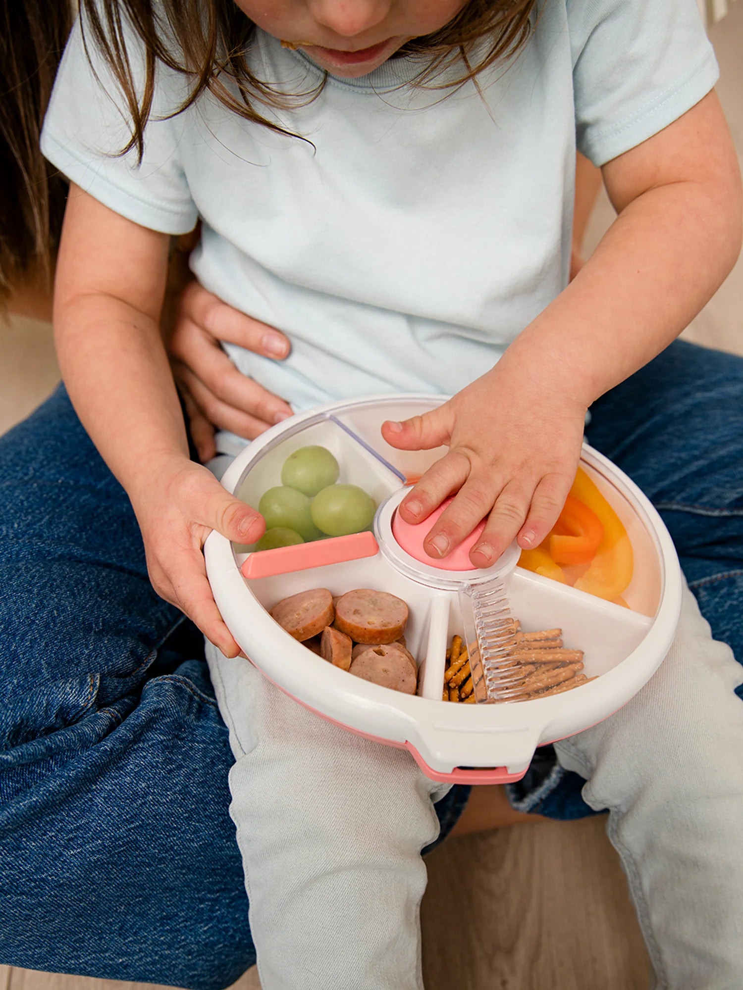 GoBe Large Snack Spinner – pojemnik na przekąski, interaktywny, szczelny i łatwy w obsłudze, kolor: coral pink