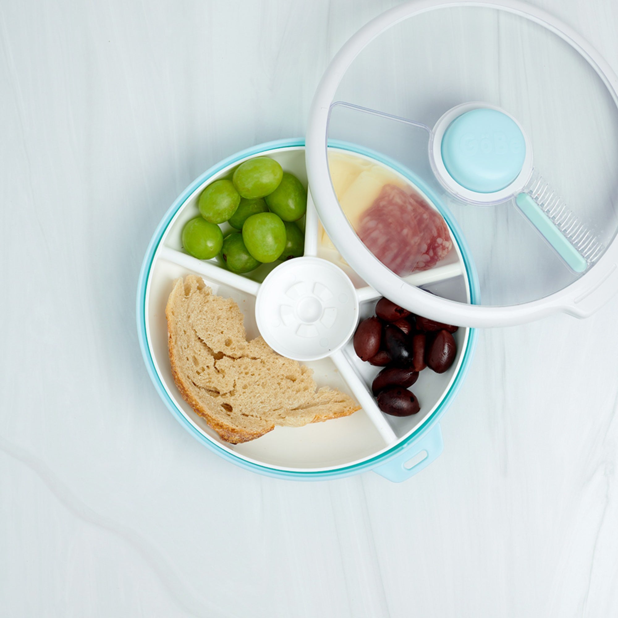 GoBe Large Snack Spinner – pojemnik na przekąski, interaktywny, szczelny i łatwy w obsłudze, kolor: macaron blue