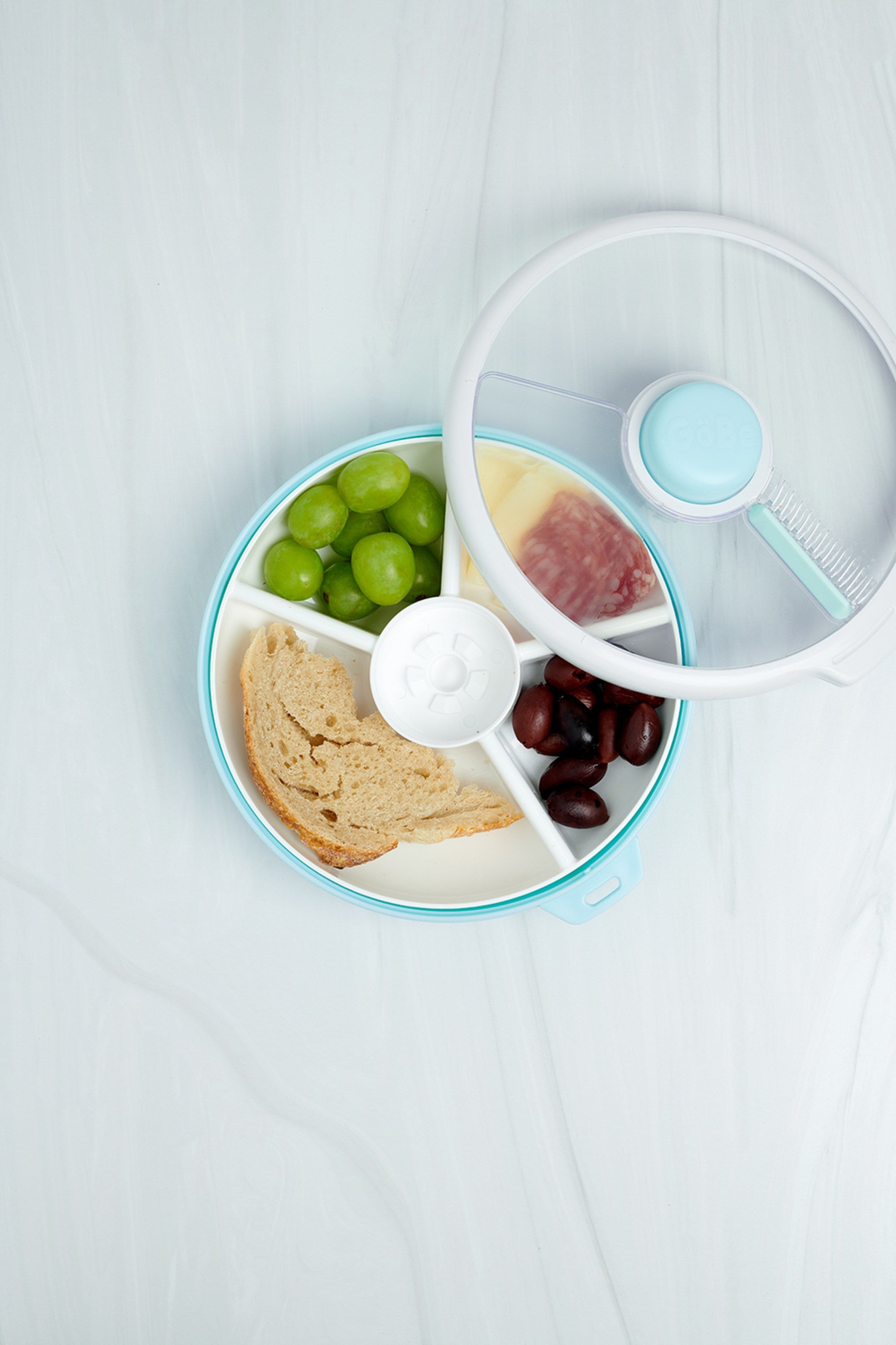 GoBe Large Snack Spinner – pojemnik na przekąski, interaktywny, szczelny i łatwy w obsłudze, kolor: macaron blue