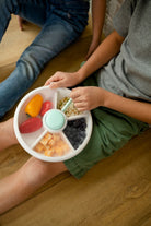 GoBe Large Snack Spinner – pojemnik na przekąski, interaktywny, szczelny i łatwy w obsłudze, kolor: macaron blue