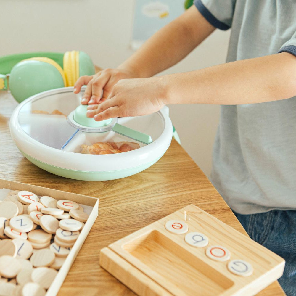 GoBe Large Snack Spinner – pojemnik na przekąski, interaktywny, szczelny i łatwy w obsłudze, kolor: mint green